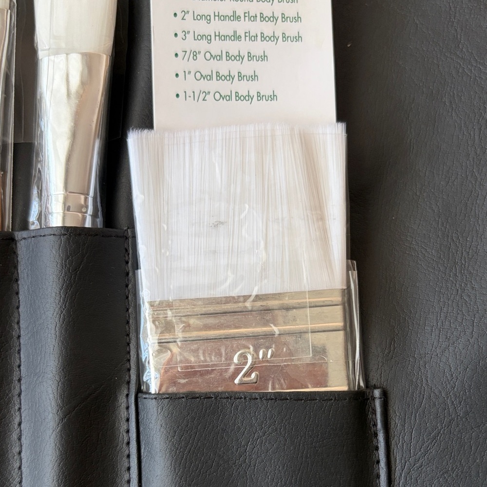 Black Paint Brush Set with Case - Picture 7 of 7